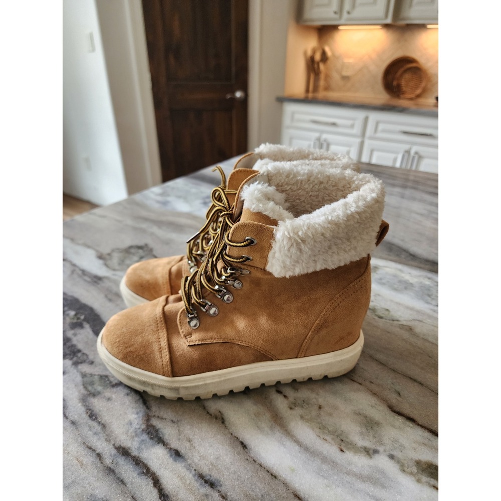 Madden Girl Trickie Tan‎ Faux Fur Trim Hiker Wedge Sneaker Boots Womens 8